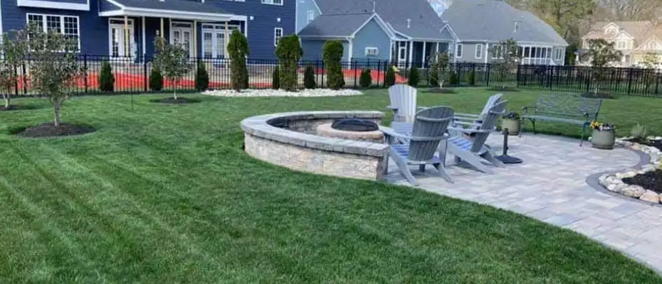 A beautifully mowed yard